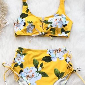 Brand New: Cupshe SUNNY FLORAL BIKINI